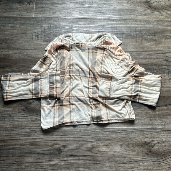 Used cropped flannel - Picture 3 of 3